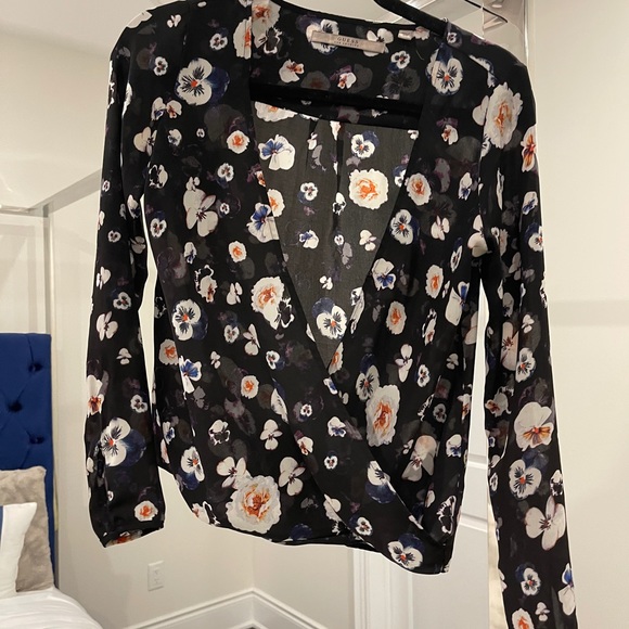 GUESS Floral Blouse Size XXS - Picture 3 of 4